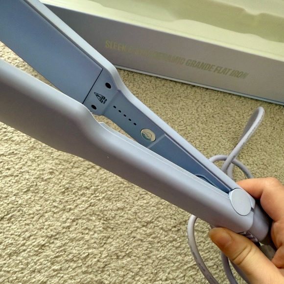 FoxyBae Ceramic Hair Straightener - Picture 3 of 5